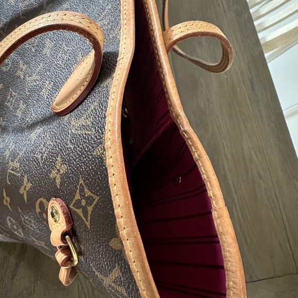 Louis Vuitton Neverfull MM - Picture 8 of 13